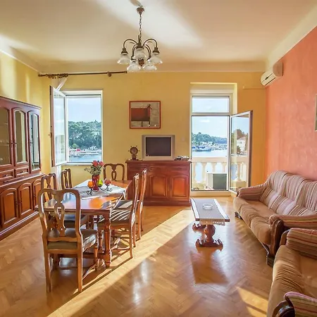 Modern Apartment In Rovinj With Seaview *
